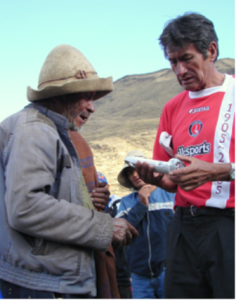 Distributing solar lights supplied by LED in Peru