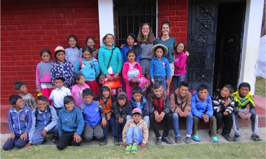 Leeds medics, Ella and Laura, with the children, on their last day of English lessons in Quisuar